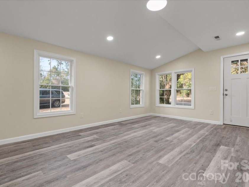 32 Roddy Street, Cheraw, SC 29520.  MLS# CAR4342880, YatesRealty ID 10895. 