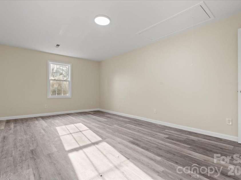 32 Roddy Street, Cheraw, SC 29520.  MLS# CAR4342880, YatesRealty ID 10895. 