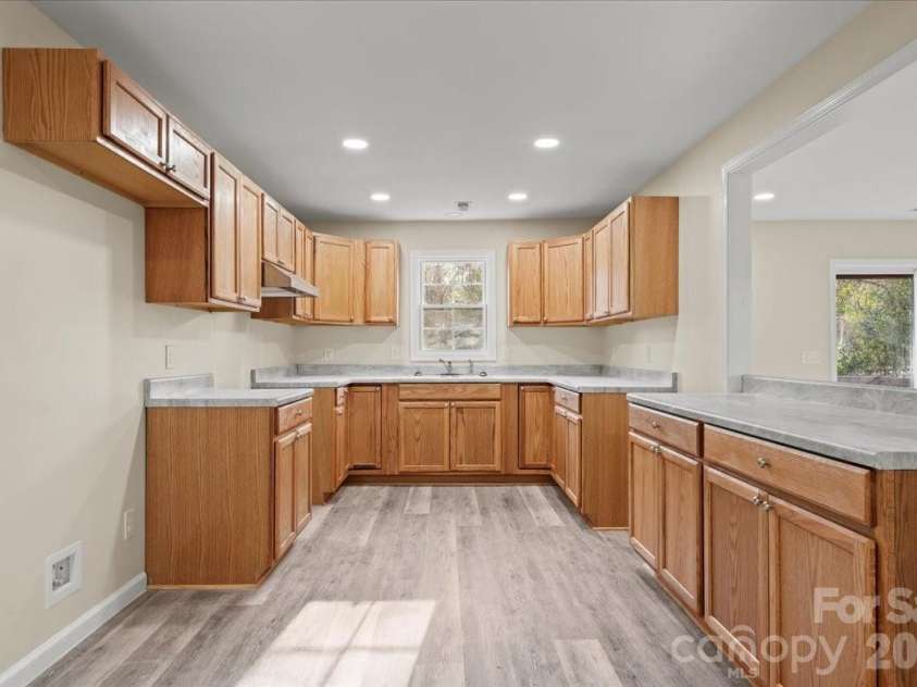 32 Roddy Street, Cheraw, SC 29520.  MLS# CAR4342880, YatesRealty ID 10895. 