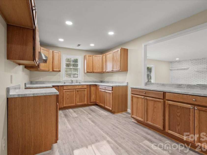 32 Roddy Street, Cheraw, SC 29520.  MLS# CAR4342880, YatesRealty ID 10895. 