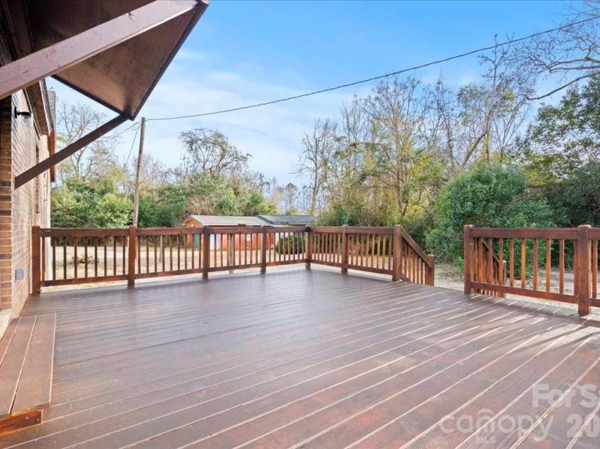 32 Roddy Street, Cheraw, SC 29520.  MLS# CAR4342880, YatesRealty ID 10895. 