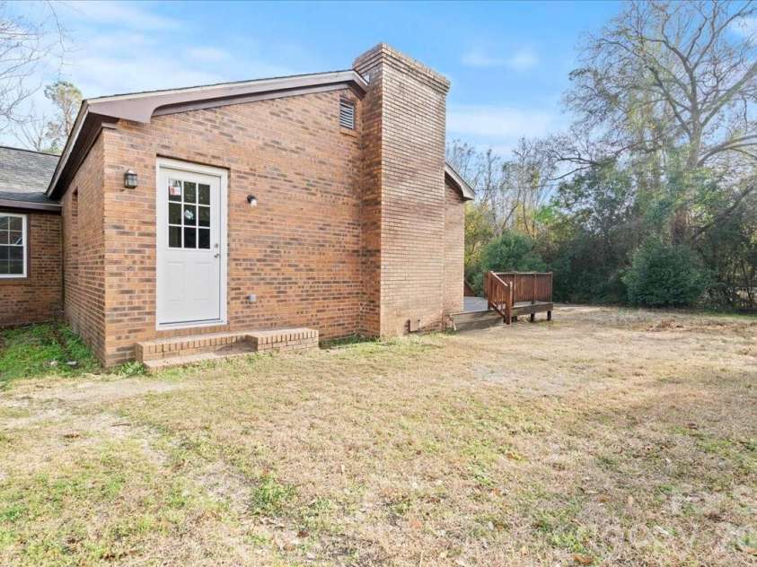 32 Roddy Street, Cheraw, SC 29520.  MLS# CAR4342880, YatesRealty ID 10895. 