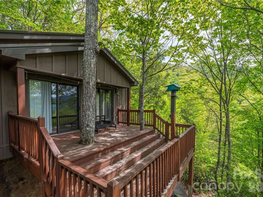 236 Dove Drive, Maggie Valley, NC 28751.  MLS# CAR4343977, YatesRealty ID 10896. 