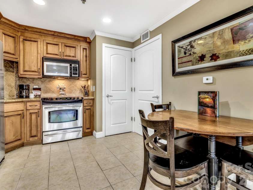 119 Bowling Park Road, Asheville, NC 28803.  MLS# CAR4336205, YatesRealty ID 109. 