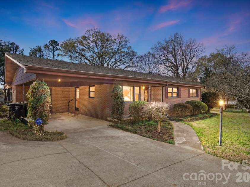 456 Debra Circle, Concord, NC 28025.  MLS# CAR4354481, YatesRealty ID 10900. 