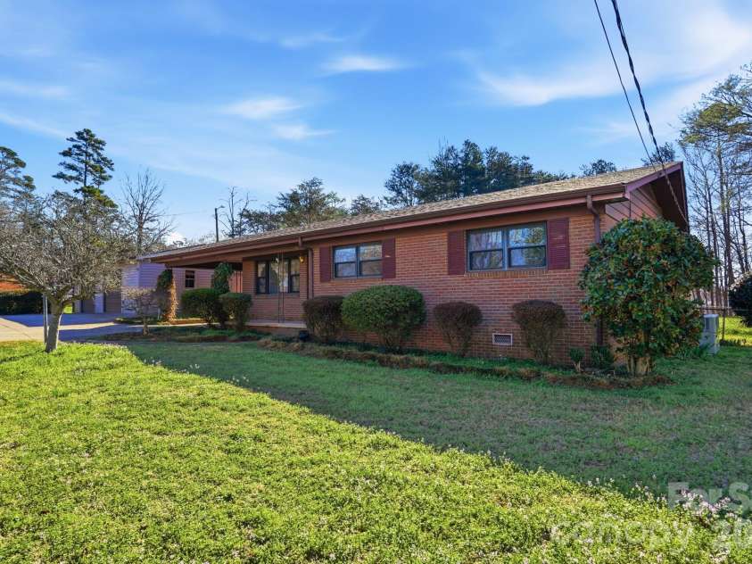 456 Debra Circle, Concord, NC 28025.  MLS# CAR4354481, YatesRealty ID 10900. 