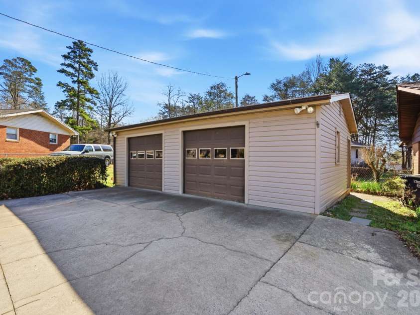 456 Debra Circle, Concord, NC 28025.  MLS# CAR4354481, YatesRealty ID 10900. 