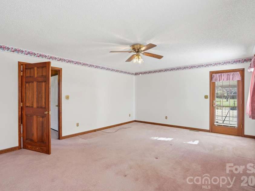 456 Debra Circle, Concord, NC 28025.  MLS# CAR4354481, YatesRealty ID 10900. 