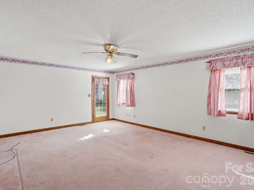 456 Debra Circle, Concord, NC 28025.  MLS# CAR4354481, YatesRealty ID 10900. 