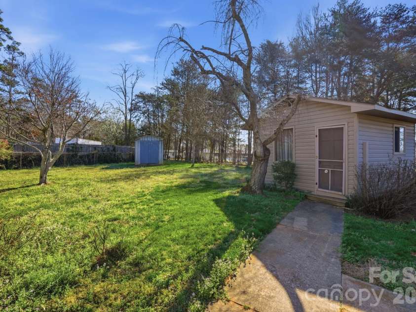 456 Debra Circle, Concord, NC 28025.  MLS# CAR4354481, YatesRealty ID 10900. 