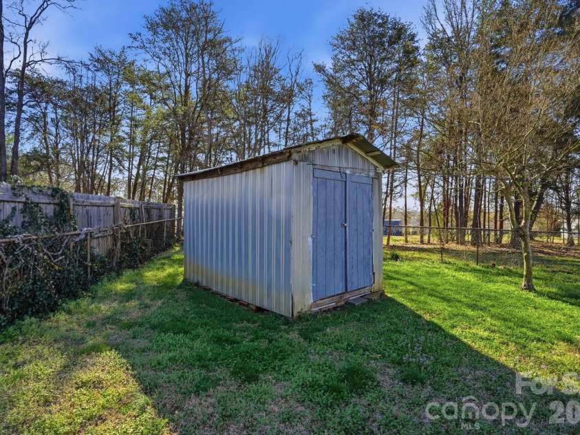 456 Debra Circle, Concord, NC 28025.  MLS# CAR4354481, YatesRealty ID 10900. 