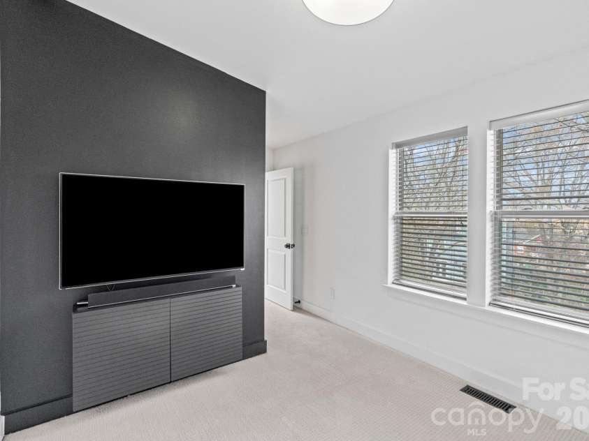 435 Steel Gardens Boulevard, Charlotte, NC 28205.  MLS# CAR4352693, YatesRealty ID 10901. 