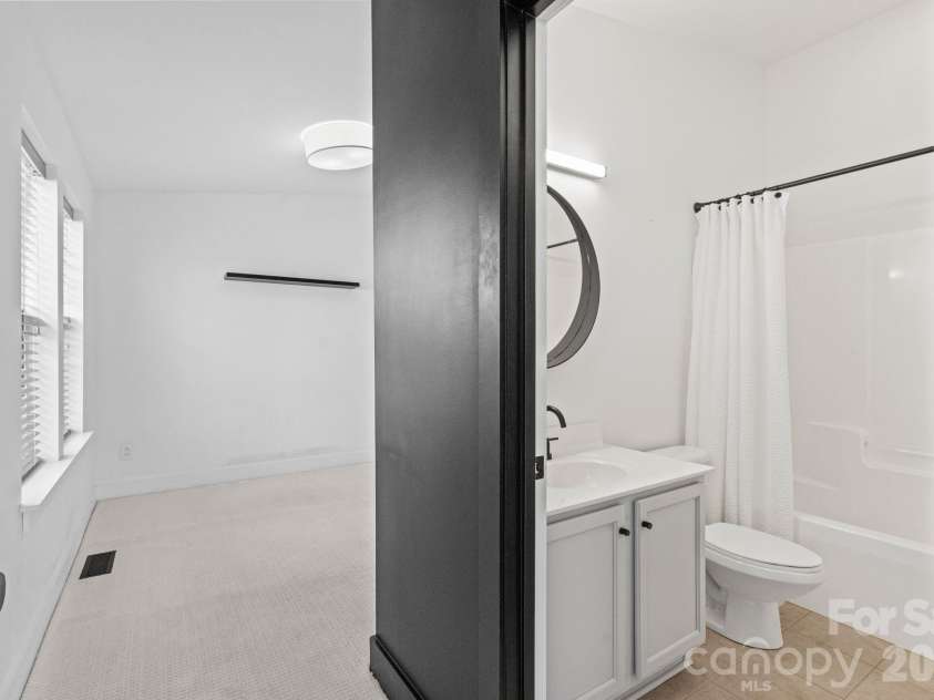 435 Steel Gardens Boulevard, Charlotte, NC 28205.  MLS# CAR4352693, YatesRealty ID 10901. 