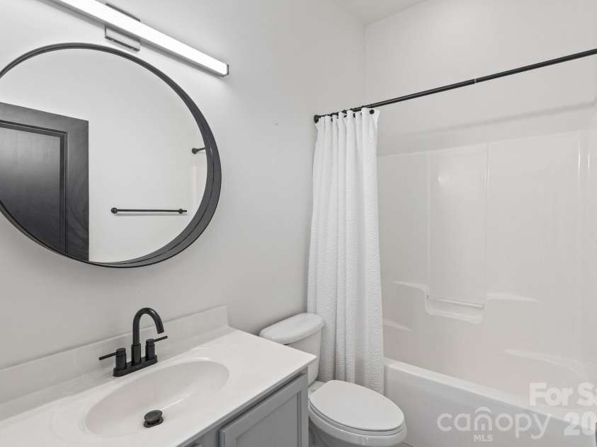 435 Steel Gardens Boulevard, Charlotte, NC 28205.  MLS# CAR4352693, YatesRealty ID 10901. 