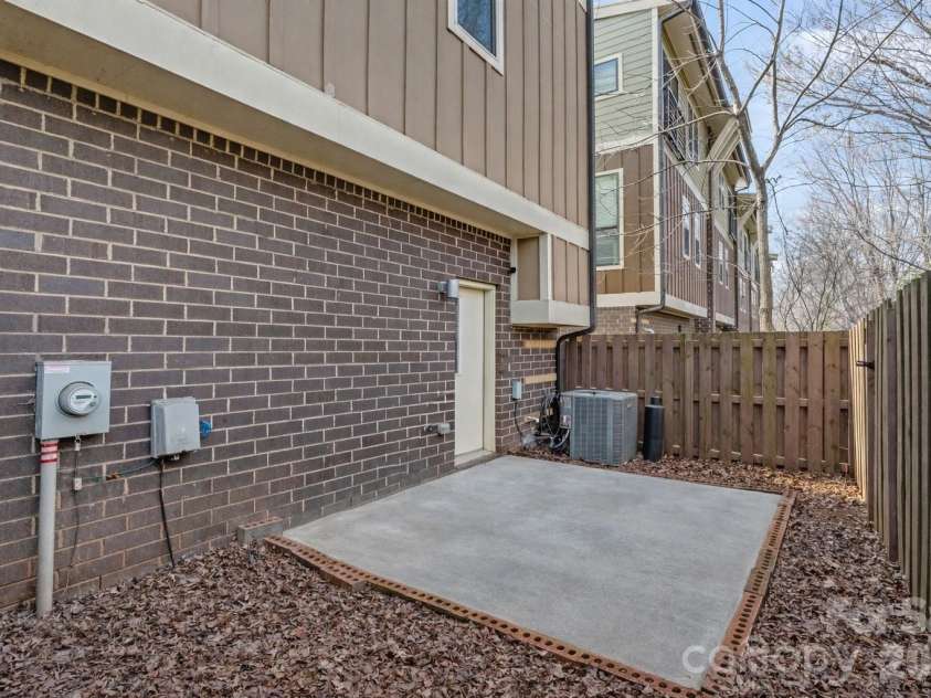 435 Steel Gardens Boulevard, Charlotte, NC 28205.  MLS# CAR4352693, YatesRealty ID 10901. 