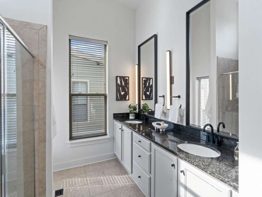 435 Steel Gardens Boulevard, Charlotte, NC 28205.  MLS# CAR4352693, YatesRealty ID 10901. Primary bathroom.