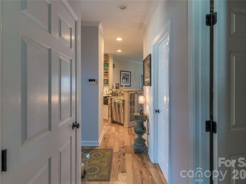 1113 Torrence Circle, Davidson, NC 28036.  MLS# CAR4337531, YatesRealty ID 10902. 