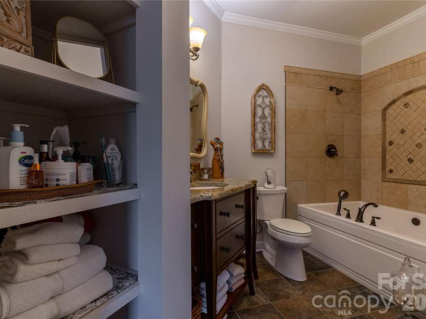 1113 Torrence Circle, Davidson, NC 28036.  MLS# CAR4337531, YatesRealty ID 10902. Extra shelving in built in niche.
