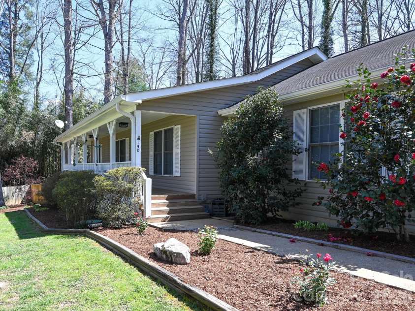 150 Westview Drive, Hendersonville, NC 28791.  MLS# CAR4366991, YatesRealty ID 10905. 