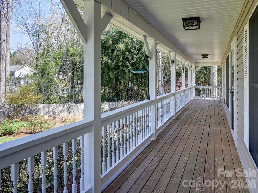 150 Westview Drive, Hendersonville, NC 28791.  MLS# CAR4366991, YatesRealty ID 10905. 