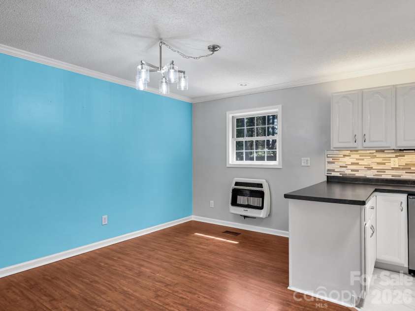 150 Westview Drive, Hendersonville, NC 28791.  MLS# CAR4366991, YatesRealty ID 10905. 