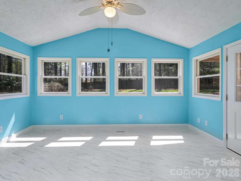 150 Westview Drive, Hendersonville, NC 28791.  MLS# CAR4366991, YatesRealty ID 10905. 