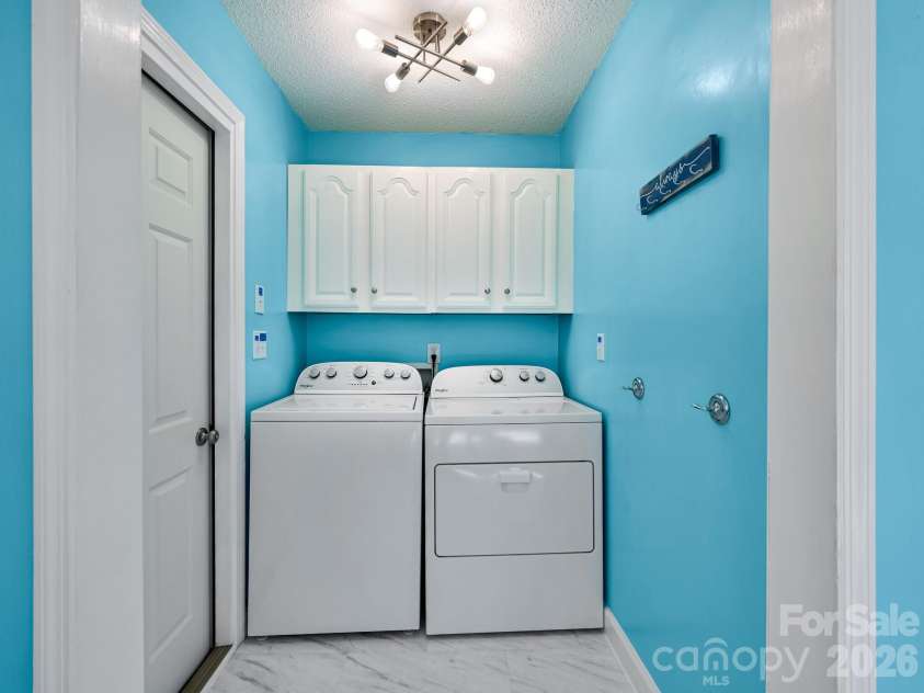 150 Westview Drive, Hendersonville, NC 28791.  MLS# CAR4366991, YatesRealty ID 10905. 