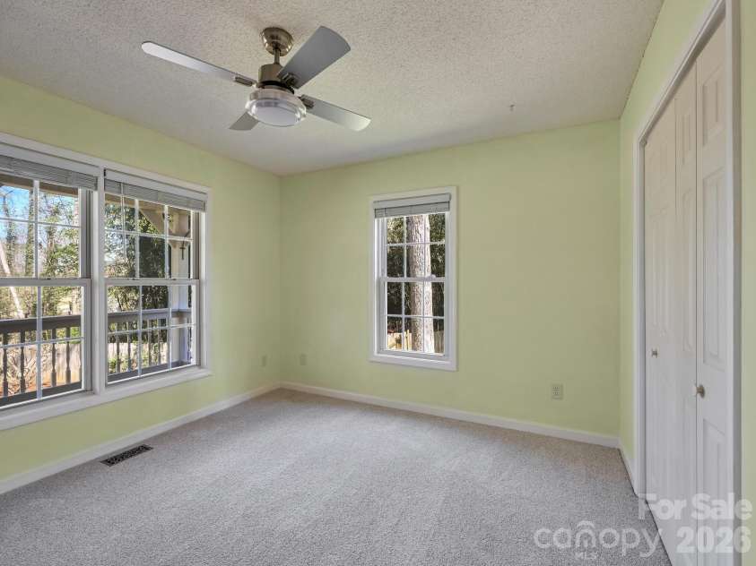 150 Westview Drive, Hendersonville, NC 28791.  MLS# CAR4366991, YatesRealty ID 10905. 