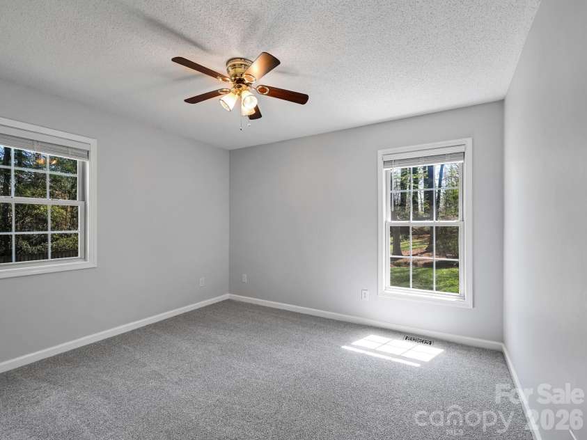 150 Westview Drive, Hendersonville, NC 28791.  MLS# CAR4366991, YatesRealty ID 10905. 