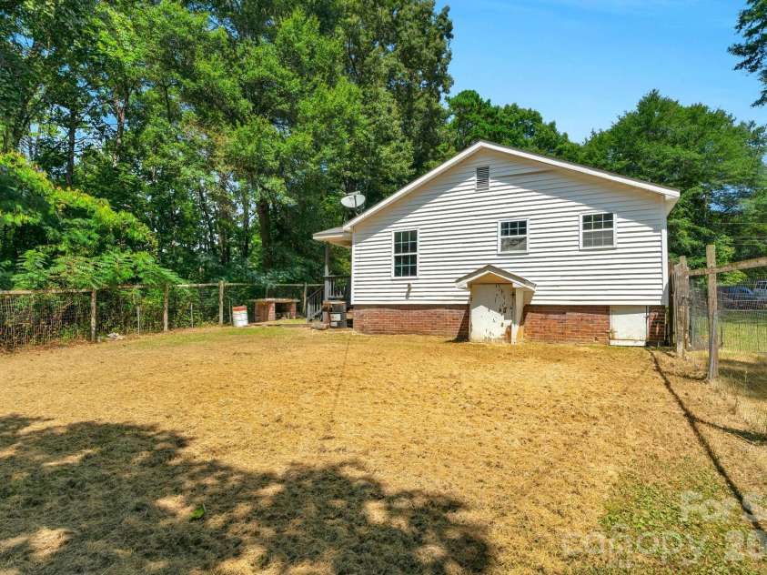 233 Proctor Street, Gastonia, NC 28052.  MLS# CAR4358565, YatesRealty ID 10906. 