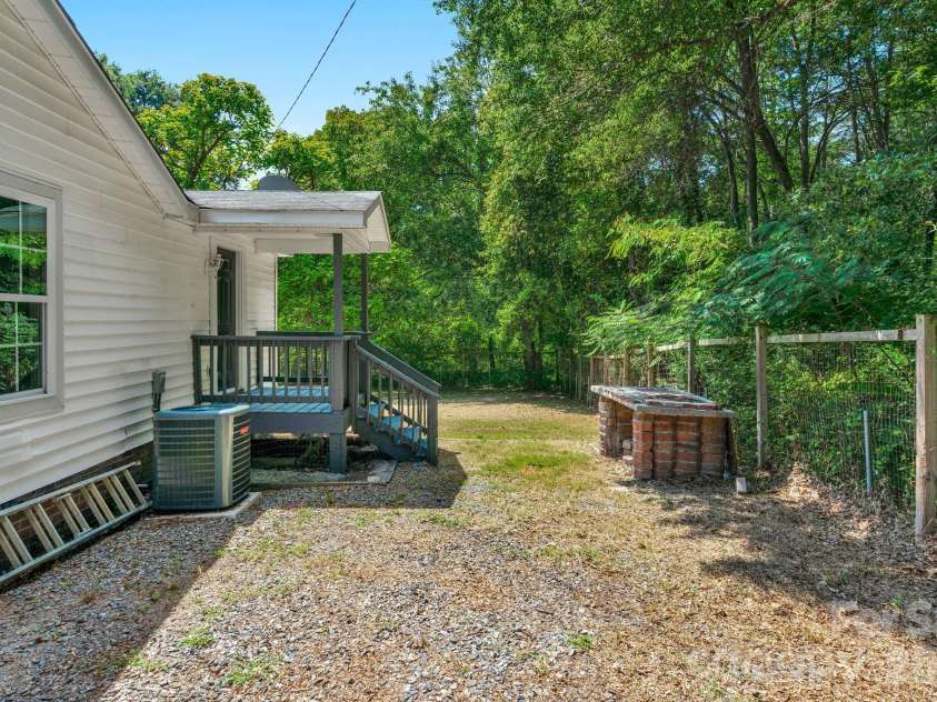 233 Proctor Street, Gastonia, NC 28052.  MLS# CAR4358565, YatesRealty ID 10906. 