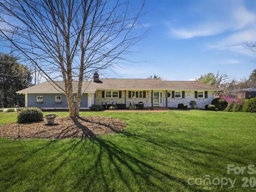 900 Magnolia Avenue, Valdese, NC 28690.  MLS# CAR4358109, YatesRealty ID 10907. 
