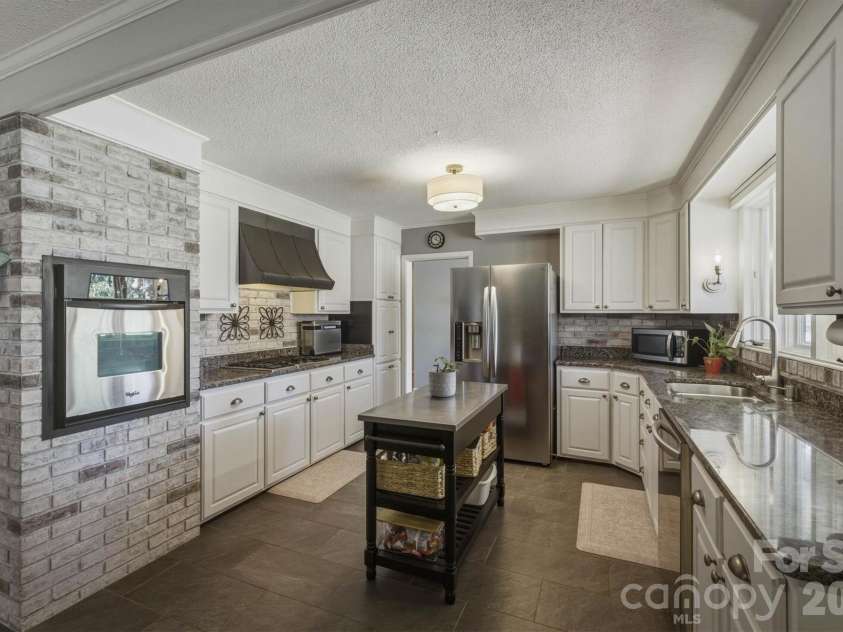 900 Magnolia Avenue, Valdese, NC 28690.  MLS# CAR4358109, YatesRealty ID 10907. 