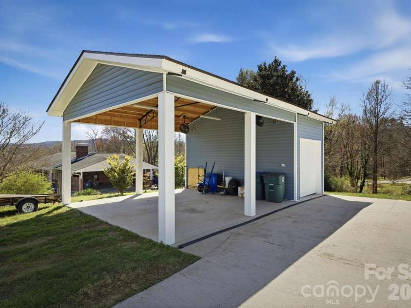 900 Magnolia Avenue, Valdese, NC 28690.  MLS# CAR4358109, YatesRealty ID 10907. 
