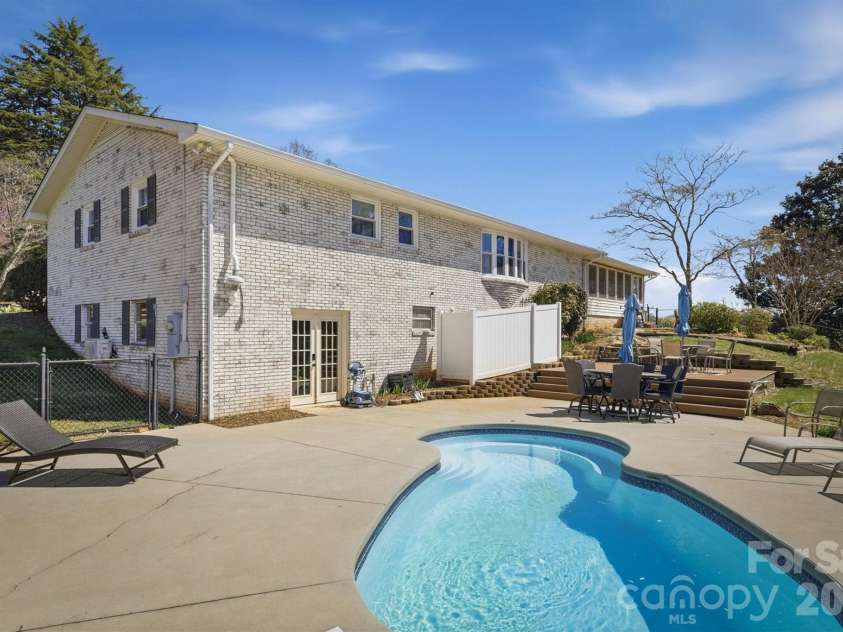 900 Magnolia Avenue, Valdese, NC 28690.  MLS# CAR4358109, YatesRealty ID 10907. 