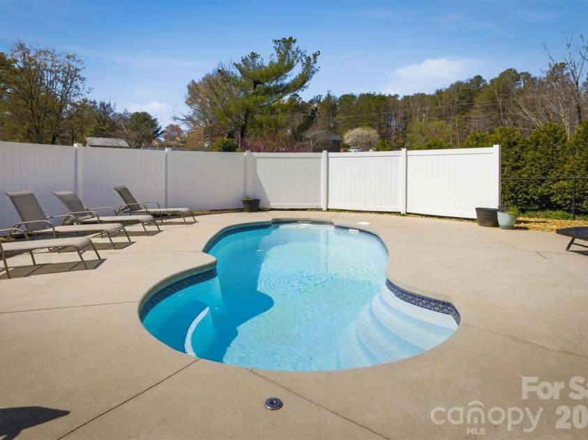 900 Magnolia Avenue, Valdese, NC 28690.  MLS# CAR4358109, YatesRealty ID 10907. 