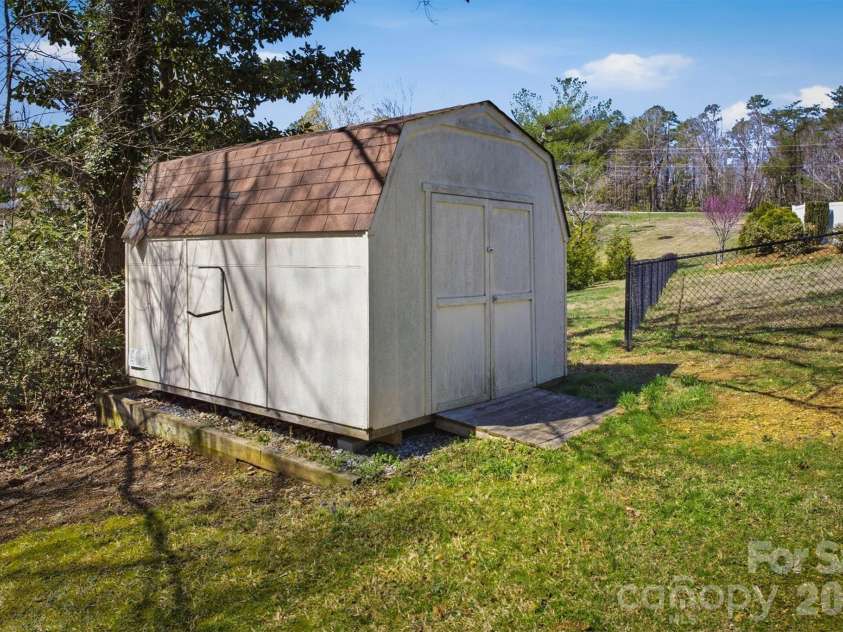 900 Magnolia Avenue, Valdese, NC 28690.  MLS# CAR4358109, YatesRealty ID 10907. 
