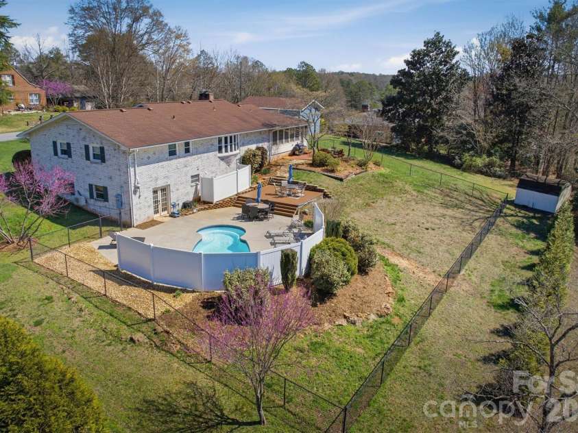 900 Magnolia Avenue, Valdese, NC 28690.  MLS# CAR4358109, YatesRealty ID 10907. 