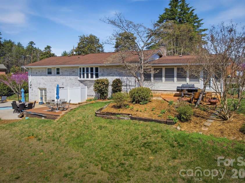 900 Magnolia Avenue, Valdese, NC 28690.  MLS# CAR4358109, YatesRealty ID 10907. 