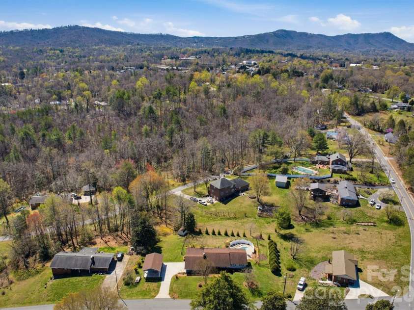 900 Magnolia Avenue, Valdese, NC 28690.  MLS# CAR4358109, YatesRealty ID 10907. 