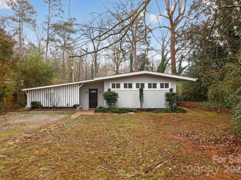 102 Maxine Street, Spartanburg, SC 29302.  MLS# CAR4324662, YatesRealty ID 10909. 