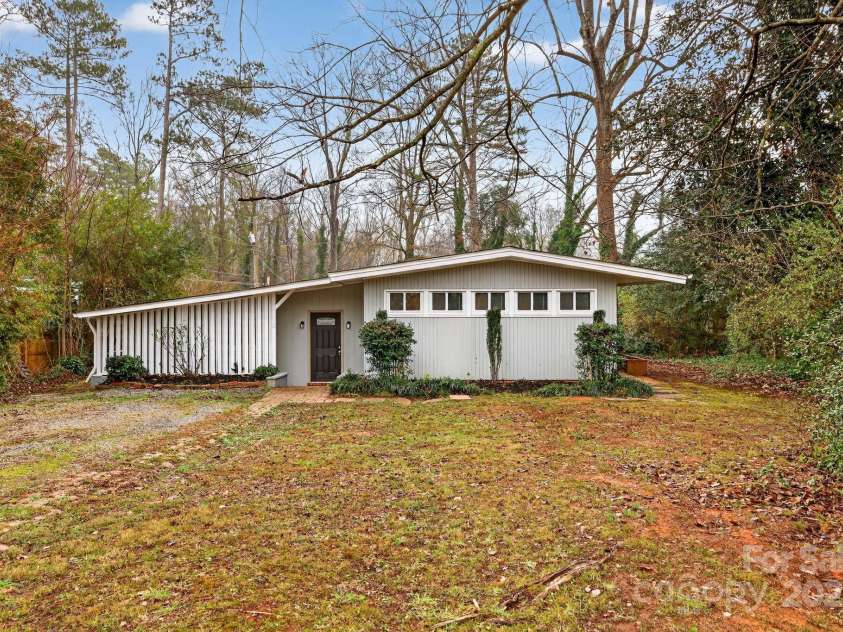 102 Maxine Street, Spartanburg, SC 29302.  MLS# CAR4324662, YatesRealty ID 10909. 