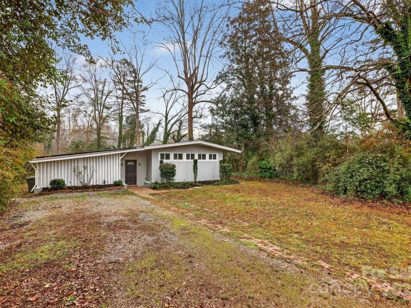 102 Maxine Street, Spartanburg, SC 29302.  MLS# CAR4324662, YatesRealty ID 10909. 
