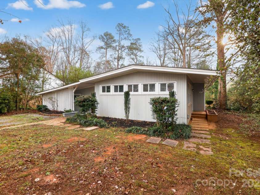 102 Maxine Street, Spartanburg, SC 29302.  MLS# CAR4324662, YatesRealty ID 10909. 