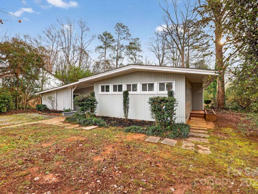 102 Maxine Street, Spartanburg, SC 29302.  MLS# CAR4324662, YatesRealty ID 10909. 