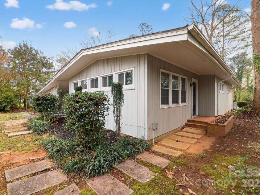 102 Maxine Street, Spartanburg, SC 29302.  MLS# CAR4324662, YatesRealty ID 10909. 