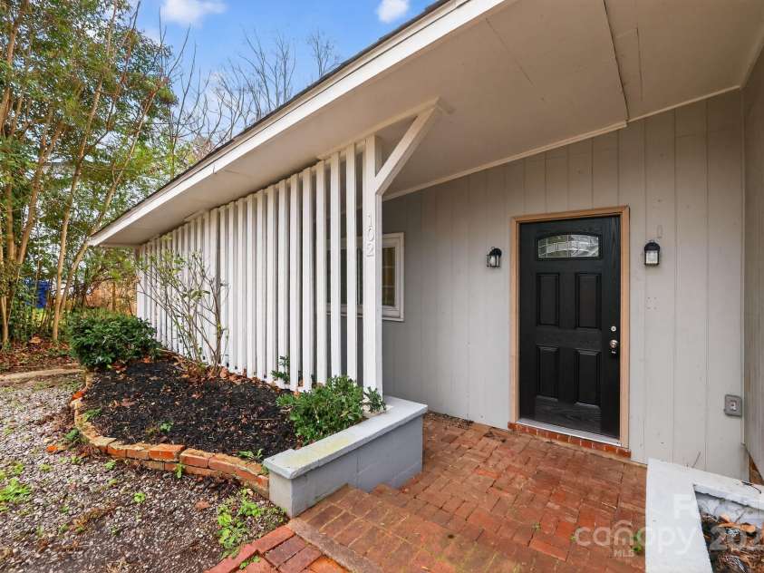 102 Maxine Street, Spartanburg, SC 29302.  MLS# CAR4324662, YatesRealty ID 10909. 