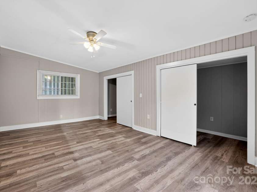 102 Maxine Street, Spartanburg, SC 29302.  MLS# CAR4324662, YatesRealty ID 10909. 
