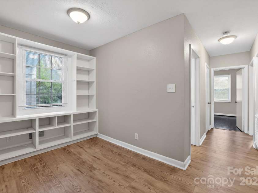 102 Maxine Street, Spartanburg, SC 29302.  MLS# CAR4324662, YatesRealty ID 10909. 