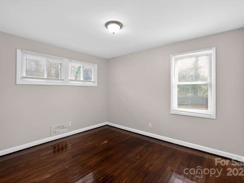 102 Maxine Street, Spartanburg, SC 29302.  MLS# CAR4324662, YatesRealty ID 10909. 